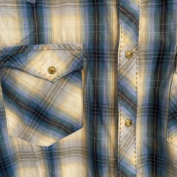 Wrangler Pearlized Snap Long Sleeve Blue Plaid Top, Large. - Picture 4 of 7